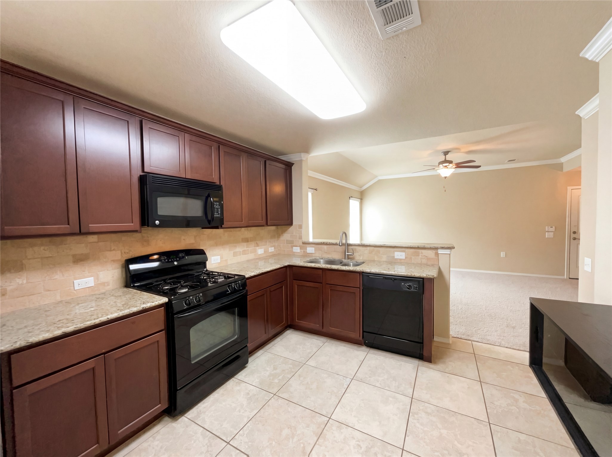 7208 Outfitter Drive Austin, TX 78744 - Photo 2 of 34