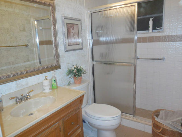 10375 Greenbriar Court Boca Raton, FL 33498 - Photo 23 of 41 2ND BATH