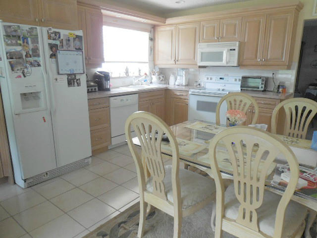 10375 Greenbriar Court Boca Raton, FL 33498 - Photo 7 of 41 EAT-IN-KITCHEN 1