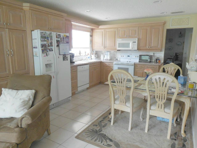 10375 Greenbriar Court Boca Raton, FL 33498 - Photo 8 of 41 EAT-IN-KITCHEN 2