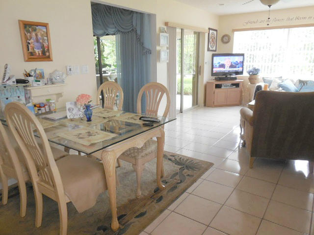 10375 Greenbriar Court Boca Raton, FL 33498 - Photo 9 of 41 KITCHEN OPEN TO FAMILY ROOM