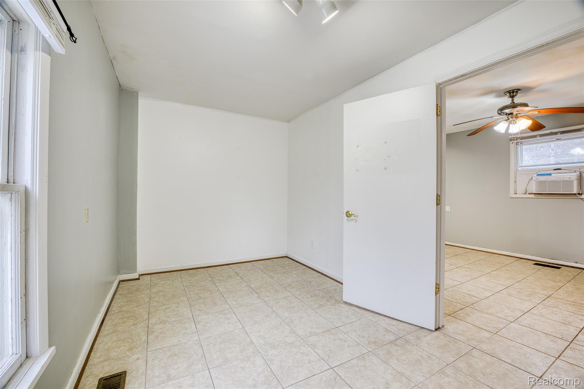 23675 Novi Road Novi, MI 48375 - Photo 13 of 34 image-16.jpg