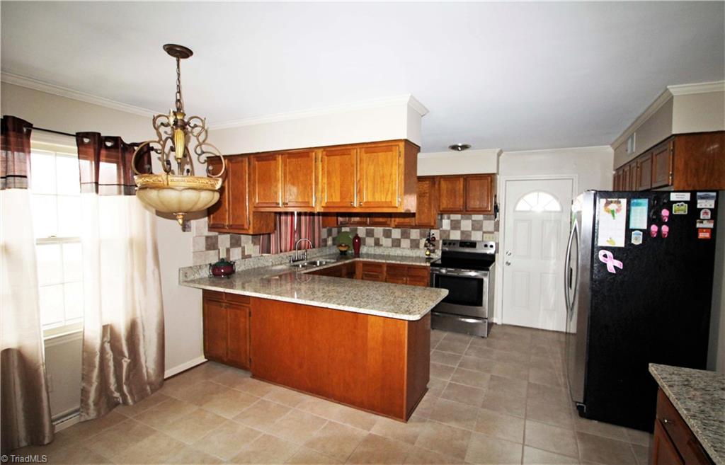 3516 Charing Cross Road Greensboro, NC 27455 - Photo 5 of 26 Gallery Image 5