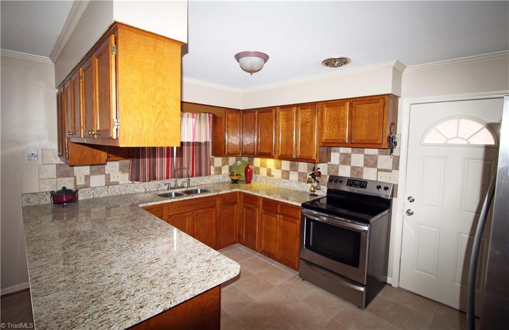 3516 Charing Cross Road Greensboro, NC 27455 - Photo 6 of 26 Gallery Image 6