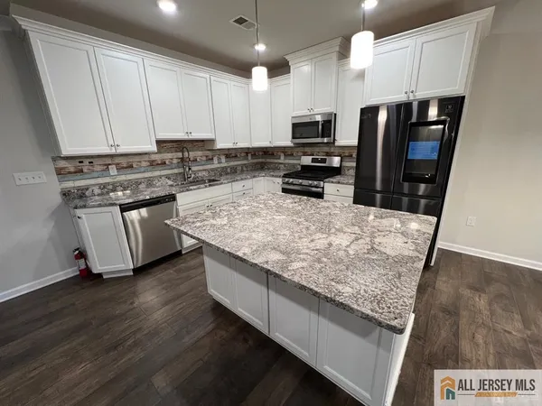 $4,300 | 706 Greenland Square, Unit 706, Highland Park, NJ 08904