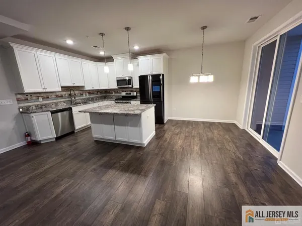 $4,300 | 706 Greenland Square, Unit 706, Highland Park, NJ 08904