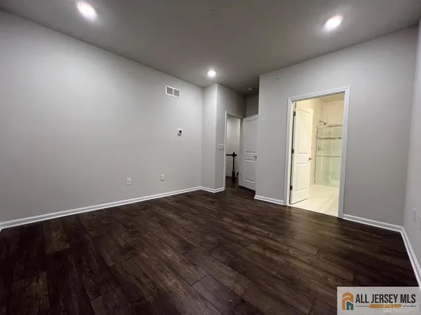 $4,300 | 706 Greenland Square, Unit 706, Highland Park, NJ 08904