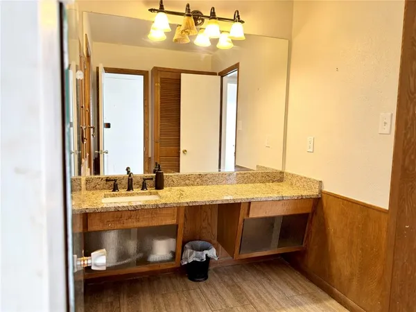 $359,900 | 1102 North Edwards Court, Irving, TX 75062