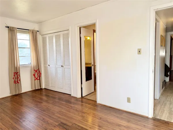 $359,900 | 1102 North Edwards Court, Irving, TX 75062
