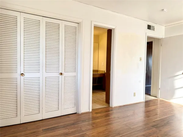 $359,900 | 1102 North Edwards Court, Irving, TX 75062