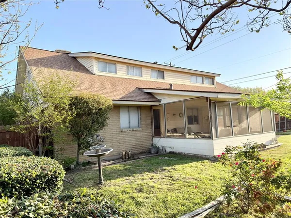 $359,900 | 1102 North Edwards Court, Irving, TX 75062