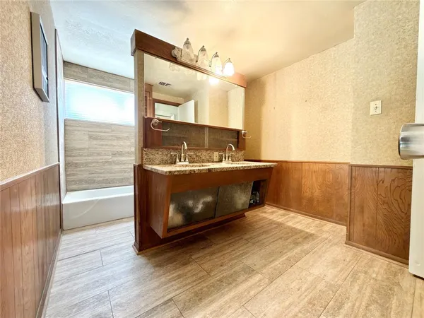 $359,900 | 1102 North Edwards Court, Irving, TX 75062