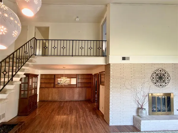 $359,900 | 1102 North Edwards Court, Irving, TX 75062