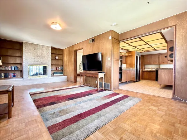 $359,900 | 1102 North Edwards Court, Irving, TX 75062