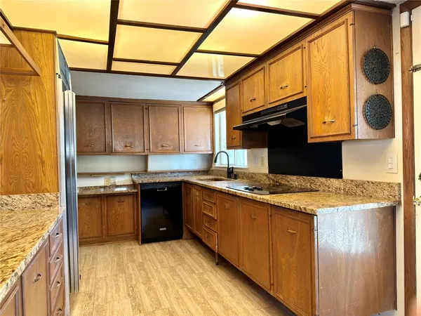 $359,900 | 1102 North Edwards Court, Irving, TX 75062