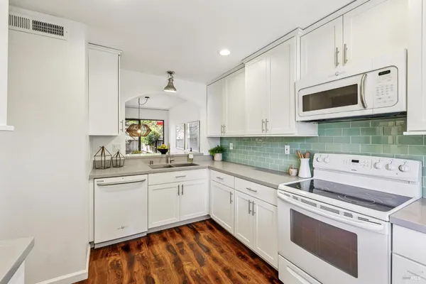 $850,000 | 212 Sylvia Way, San Rafael, CA 94903