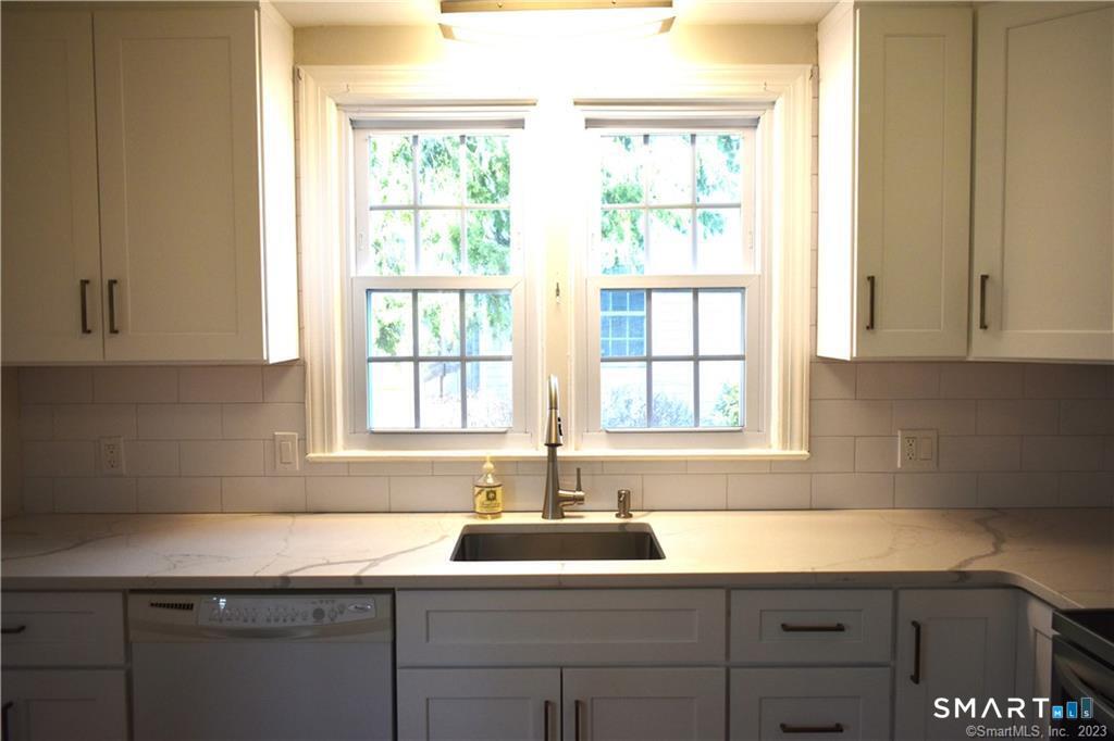 12 Southfield Road Fairfield, CT 06824 - Photo 6 of 35 Beautiful new kitchen