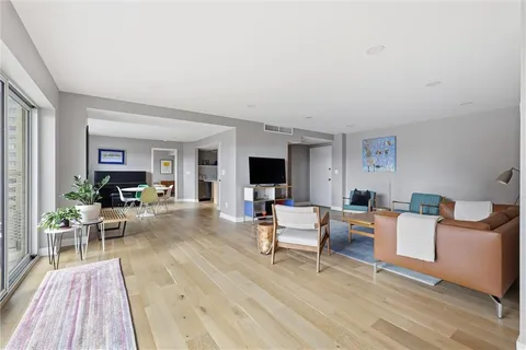 $299,000 | 310 West 49th Street, Unit 805, Kansas City, MO 64112