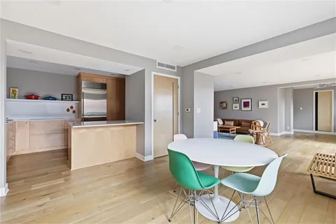 $299,000 | 310 West 49th Street, Unit 805, Kansas City, MO 64112