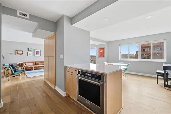 $299,000 | 310 West 49th Street, Unit 805, Kansas City, MO 64112