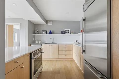 $299,000 | 310 West 49th Street, Unit 805, Kansas City, MO 64112