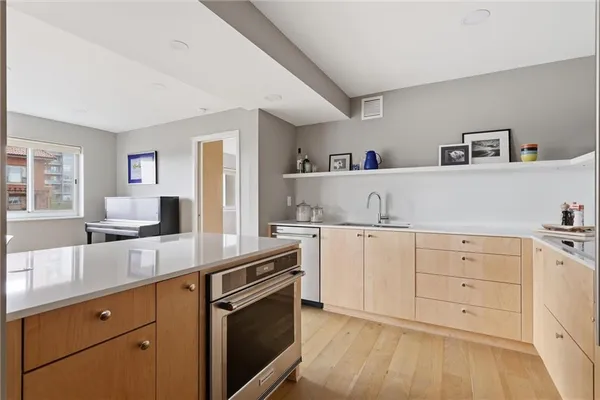 $299,000 | 310 West 49th Street, Unit 805, Kansas City, MO 64112