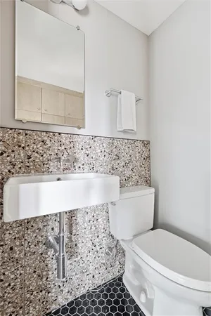 $299,000 | 310 West 49th Street, Unit 805, Kansas City, MO 64112