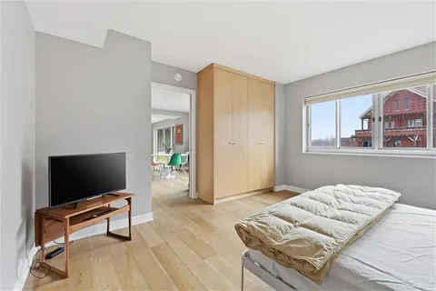 $299,000 | 310 West 49th Street, Unit 805, Kansas City, MO 64112