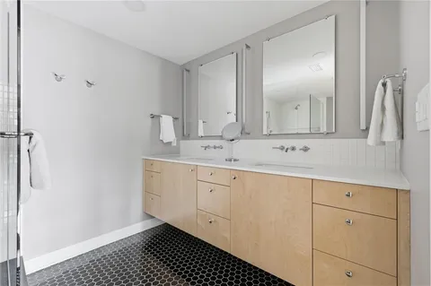 $299,000 | 310 West 49th Street, Unit 805, Kansas City, MO 64112