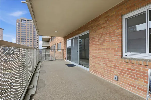$299,000 | 310 West 49th Street, Unit 805, Kansas City, MO 64112