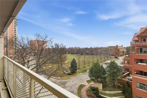 $299,000 | 310 West 49th Street, Unit 805, Kansas City, MO 64112