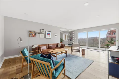 $299,000 | 310 West 49th Street, Unit 805, Kansas City, MO 64112