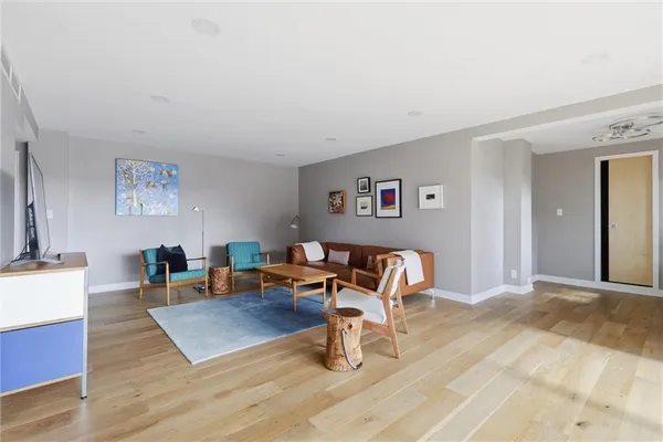 $299,000 | 310 West 49th Street, Unit 805, Kansas City, MO 64112