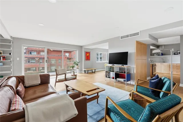 $299,000 | 310 West 49th Street, Unit 805, Kansas City, MO 64112