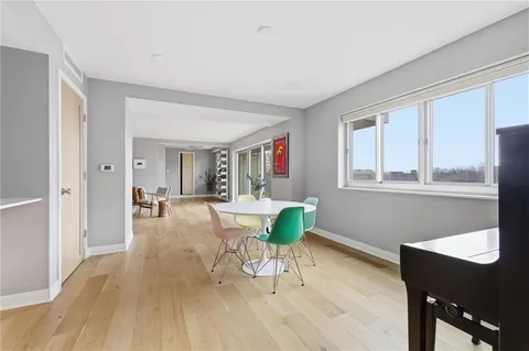 $299,000 | 310 West 49th Street, Unit 805, Kansas City, MO 64112