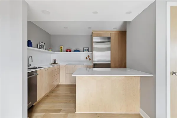 $299,000 | 310 West 49th Street, Unit 805, Kansas City, MO 64112