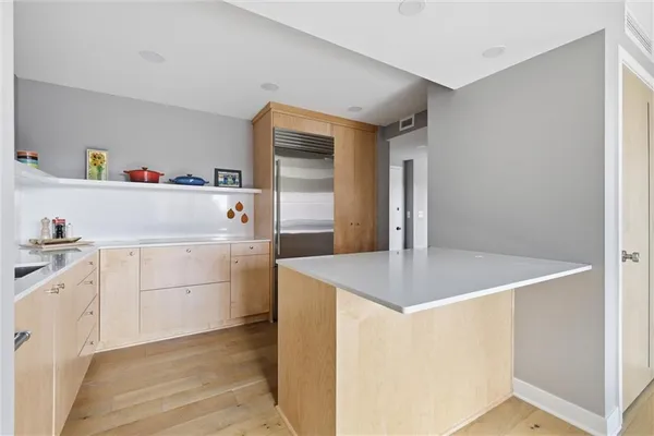 $299,000 | 310 West 49th Street, Unit 805, Kansas City, MO 64112