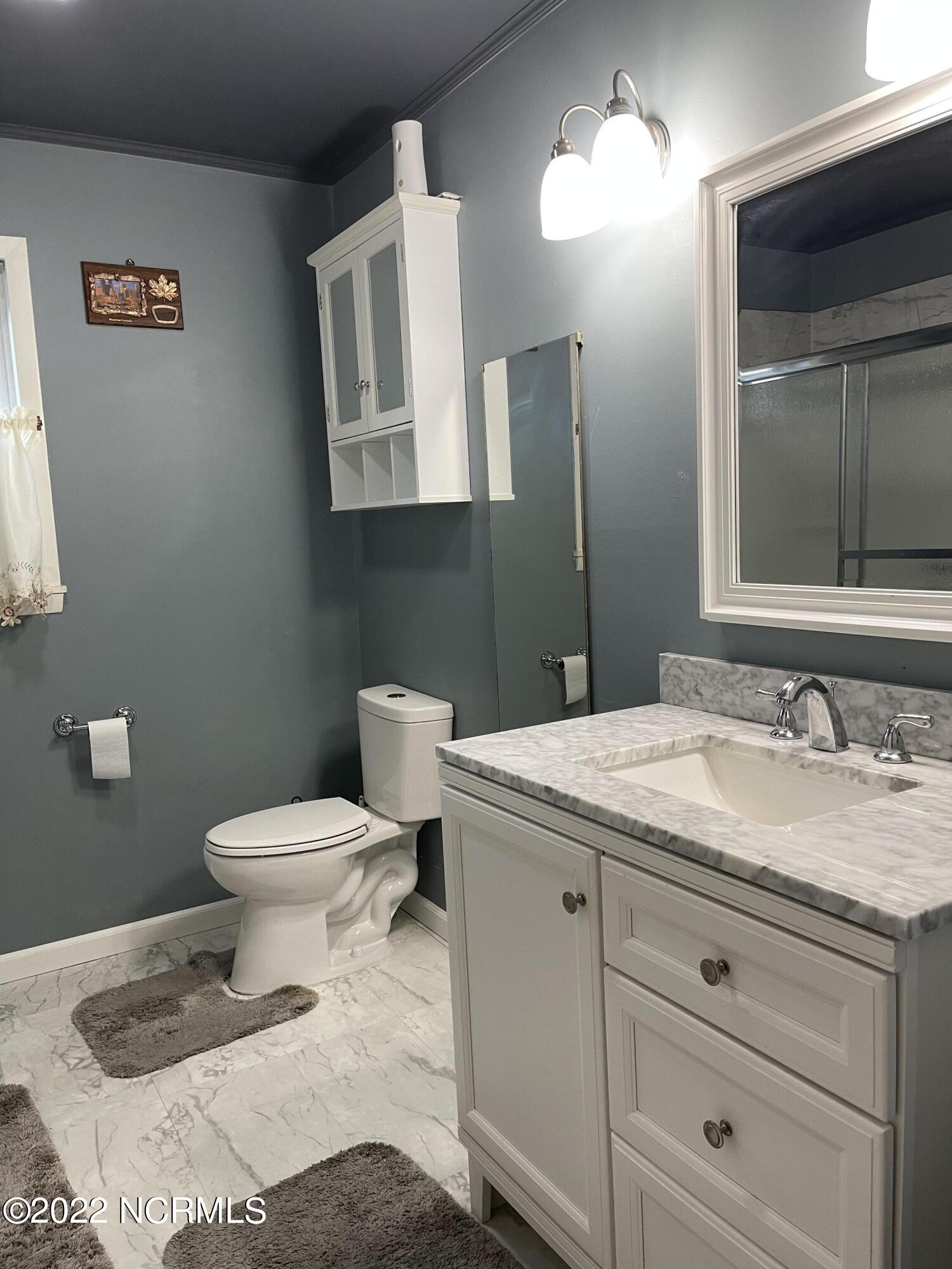 1916 Park Avenue Rockingham, NC 28379 - Photo 12 of 21 Hallway bathroom