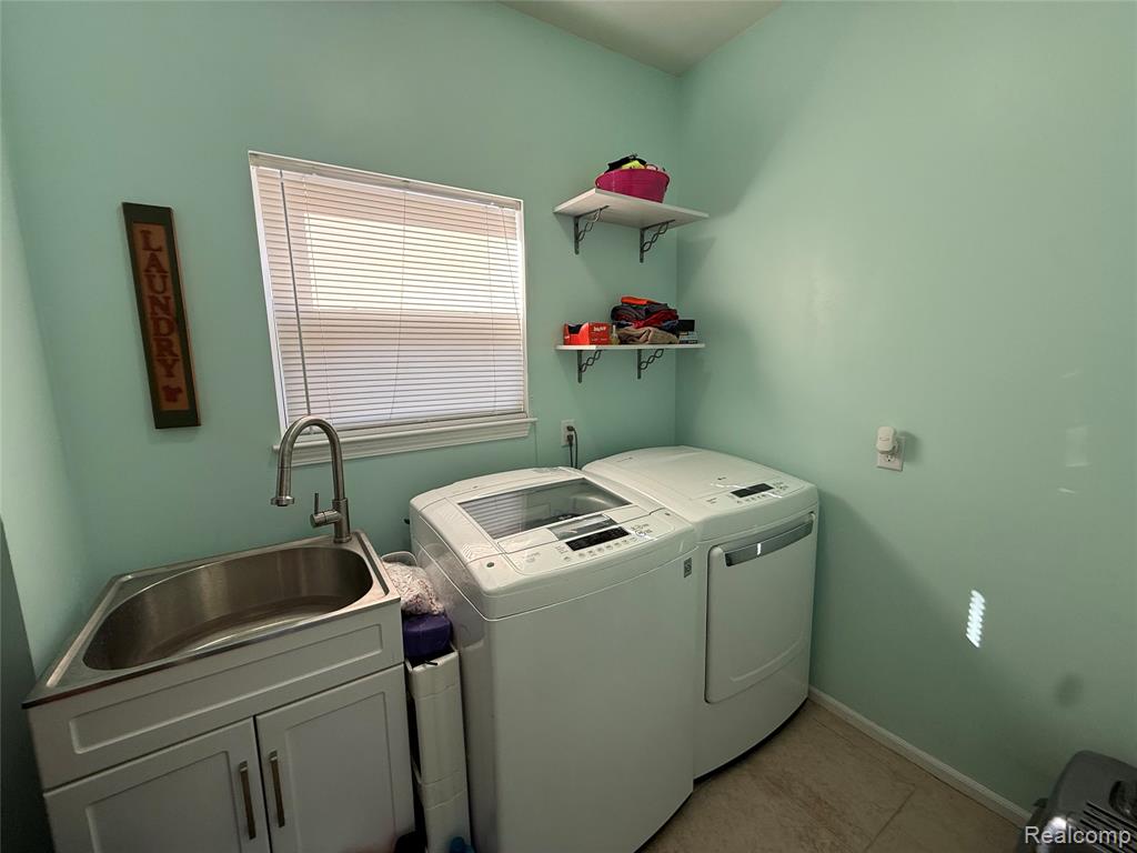 5102 Ridge Lane Warren, MI 48092 - Photo 34 of 62 Gallery Image 34