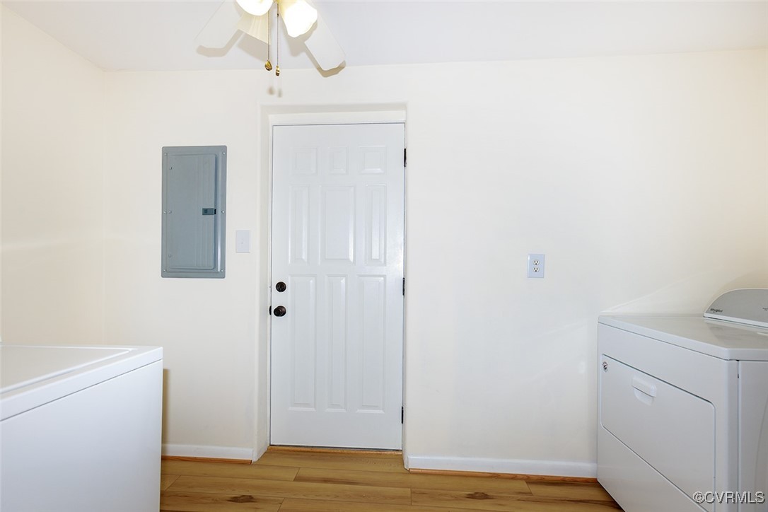 118 Winston Drive Williamsburg, VA 23185 - Photo 14 of 28 a view of a livingroom with wooden floor