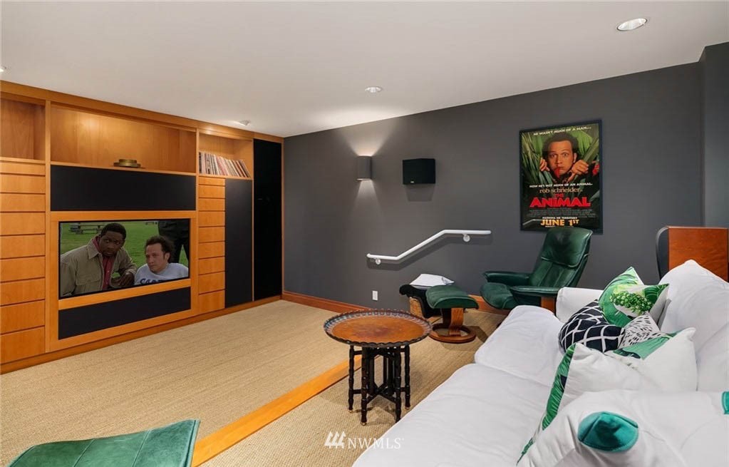 8045 Possession Road Clinton, WA 98236 - Photo 12 of 38