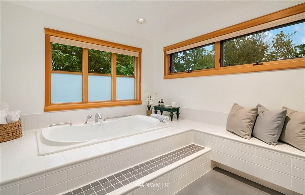 8045 Possession Road Clinton, WA 98236 - Photo 16 of 38