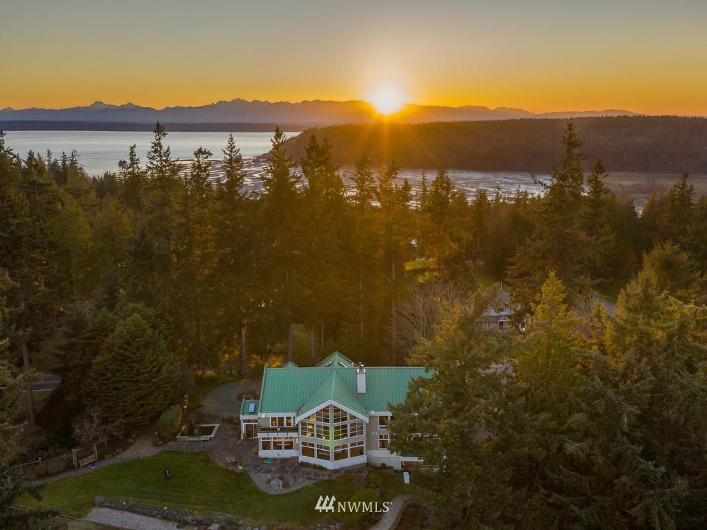 8045 Possession Road Clinton, WA 98236 - Photo 22 of 38