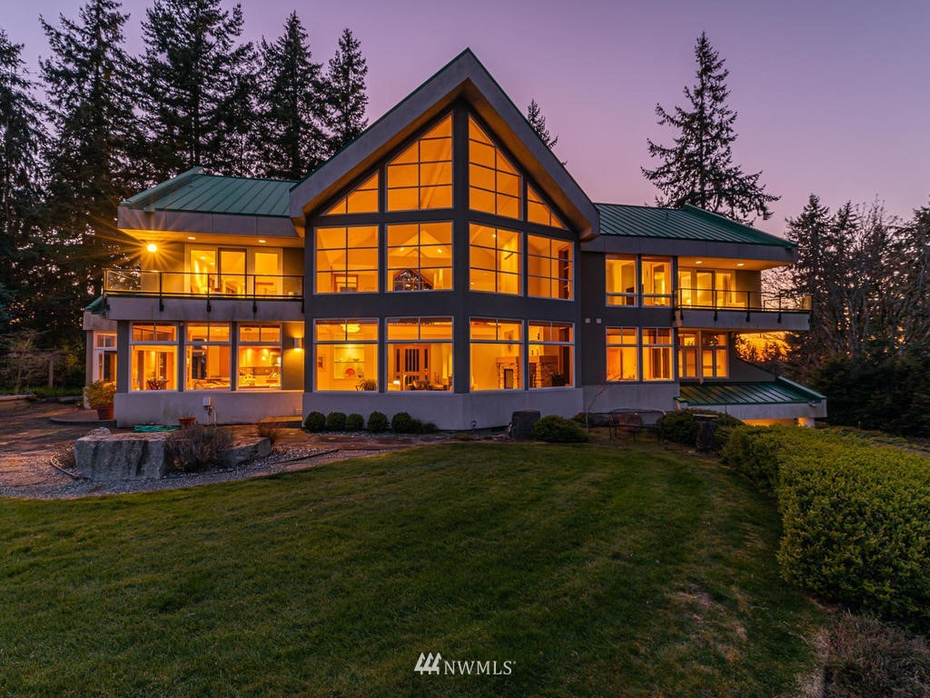 8045 Possession Road Clinton, WA 98236 - Photo 23 of 38