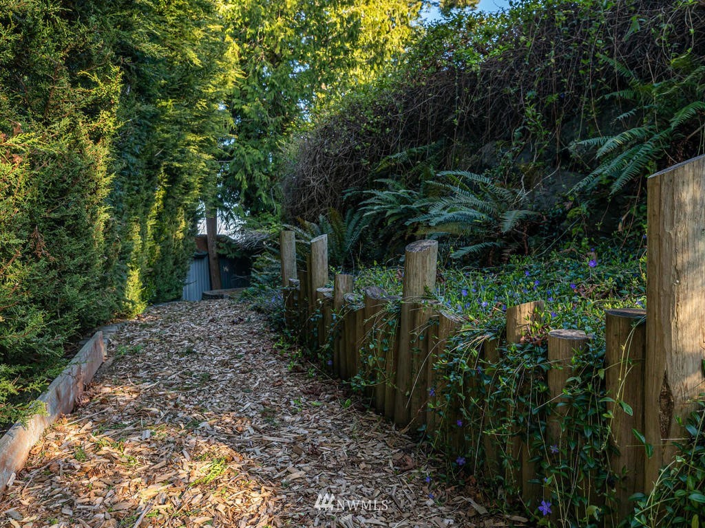 8045 Possession Road Clinton, WA 98236 - Photo 30 of 38