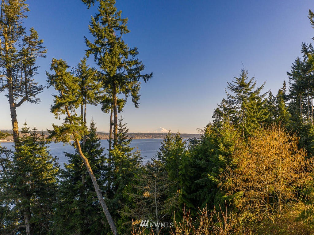 8045 Possession Road Clinton, WA 98236 - Photo 32 of 38