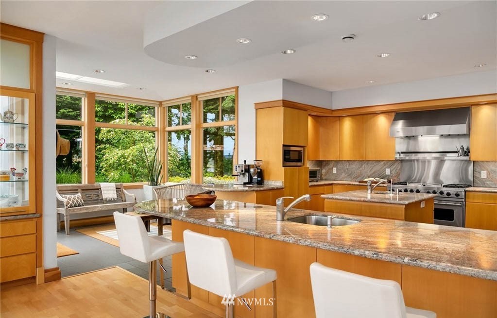 8045 Possession Road Clinton, WA 98236 - Photo 7 of 38