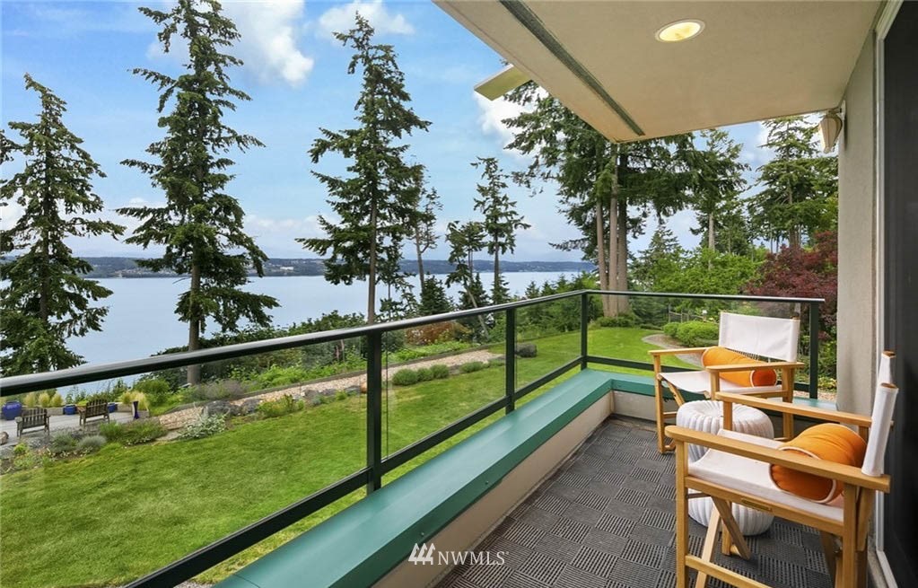 8045 Possession Road Clinton, WA 98236 - Photo 10 of 38