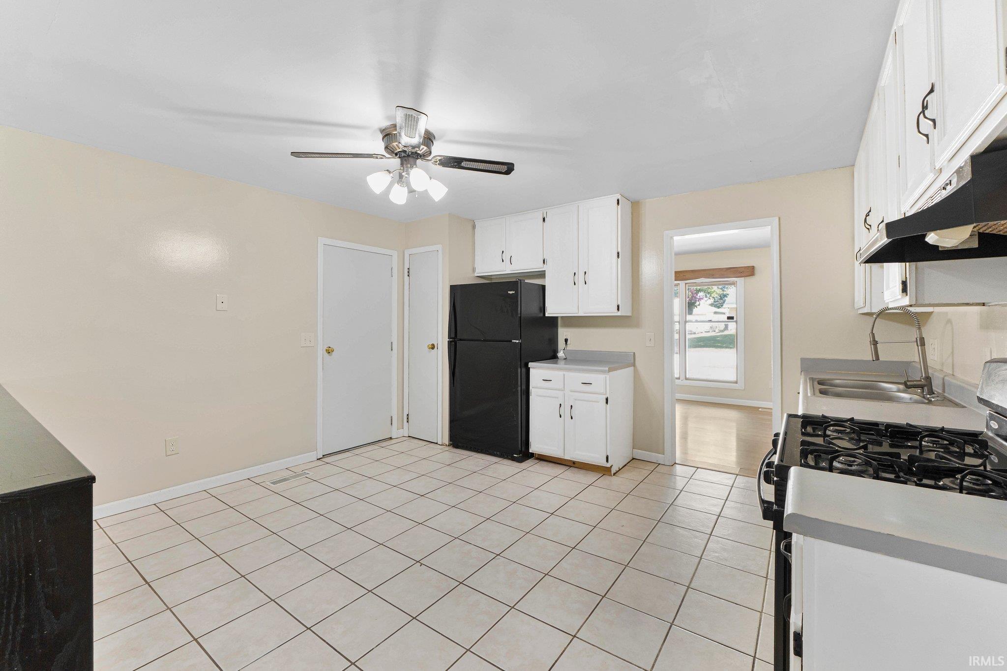 834 Applewood Road Fort Wayne, IN 46825 - Photo 16 of 36 Gallery Image 16