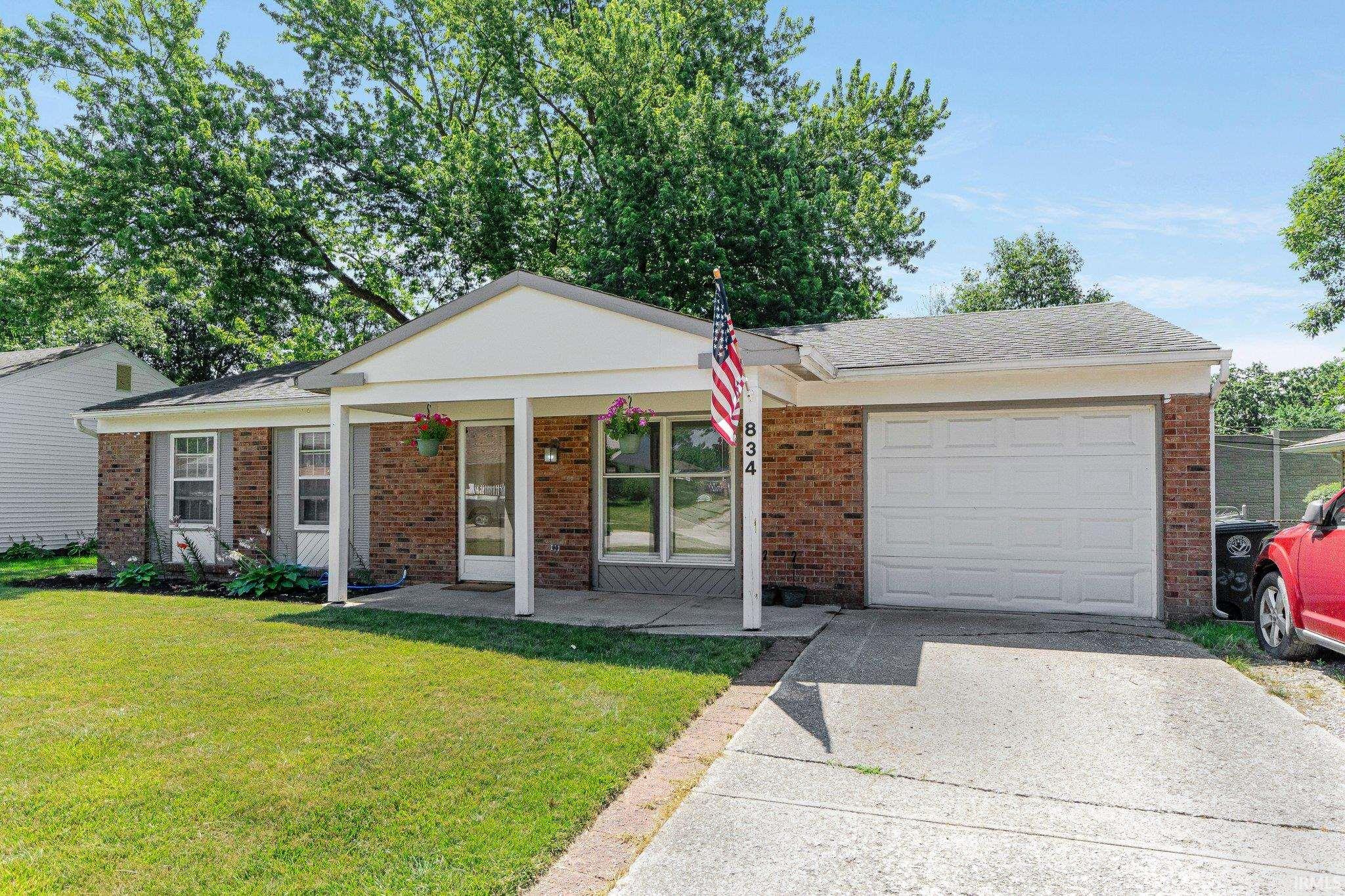834 Applewood Road Fort Wayne, IN 46825 - Photo 2 of 36 Gallery Image 2